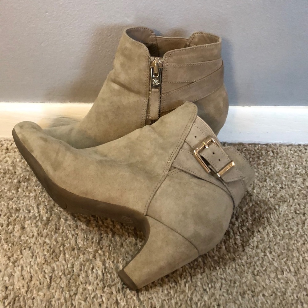 Sam and Libby booties size 6